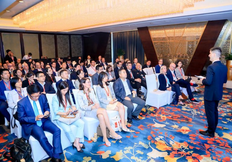 CKGSB professor presented at 2024 Sino-Swiss Economic Forum