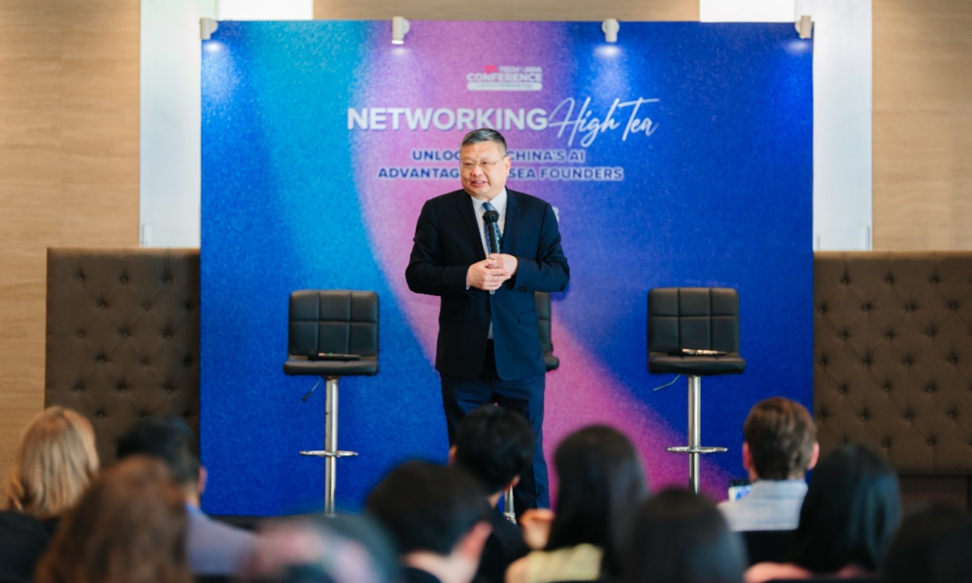 CKGSB Dean Xiang Bing delivers opening speechsession - CKGSB